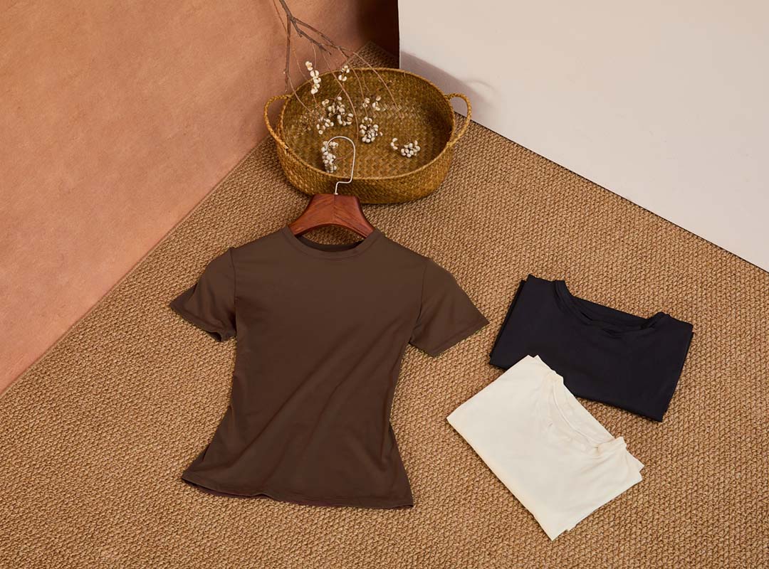 Light contour short-sleeve intimate top