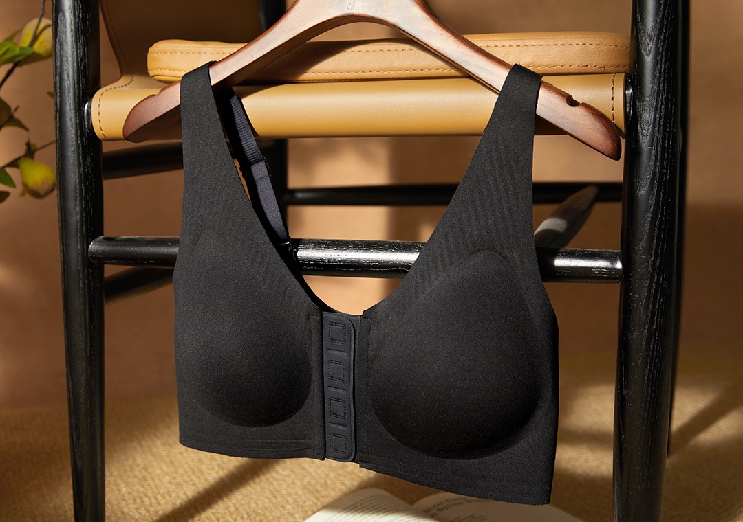 Magnetic front buckle seamless bra